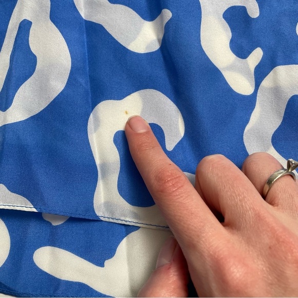 DIANE VON FURSTENBERG silk v neck tie blouse - Picture 10 of 10